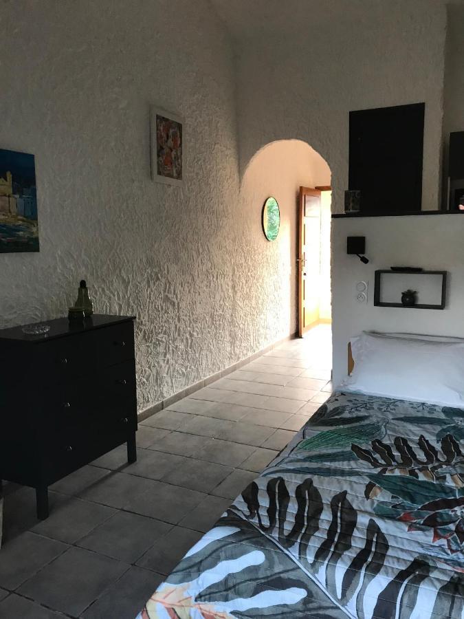Le Clos Des Arbousiers Linguizzetta Exteriör bild