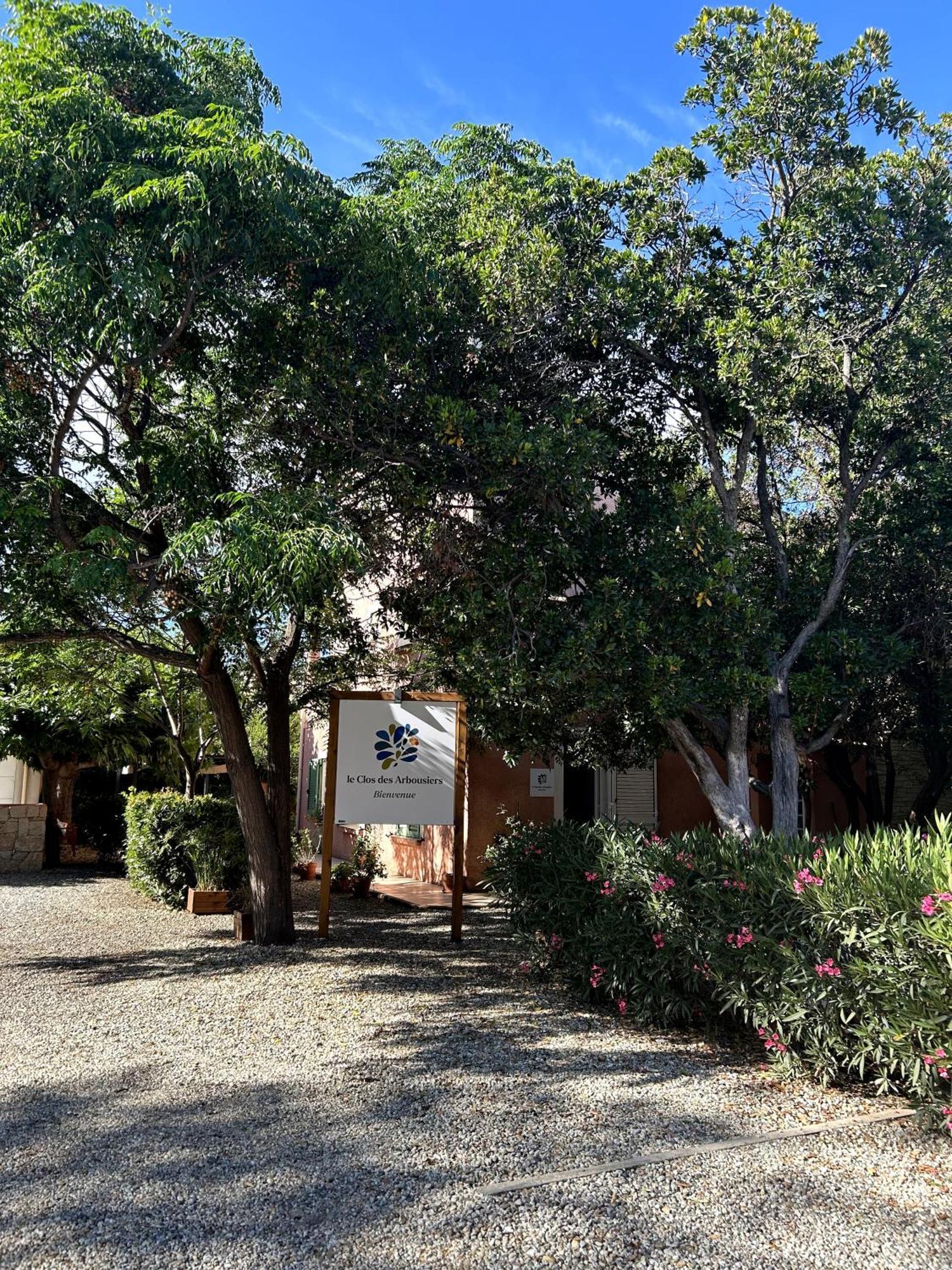 Le Clos Des Arbousiers Linguizzetta Exteriör bild